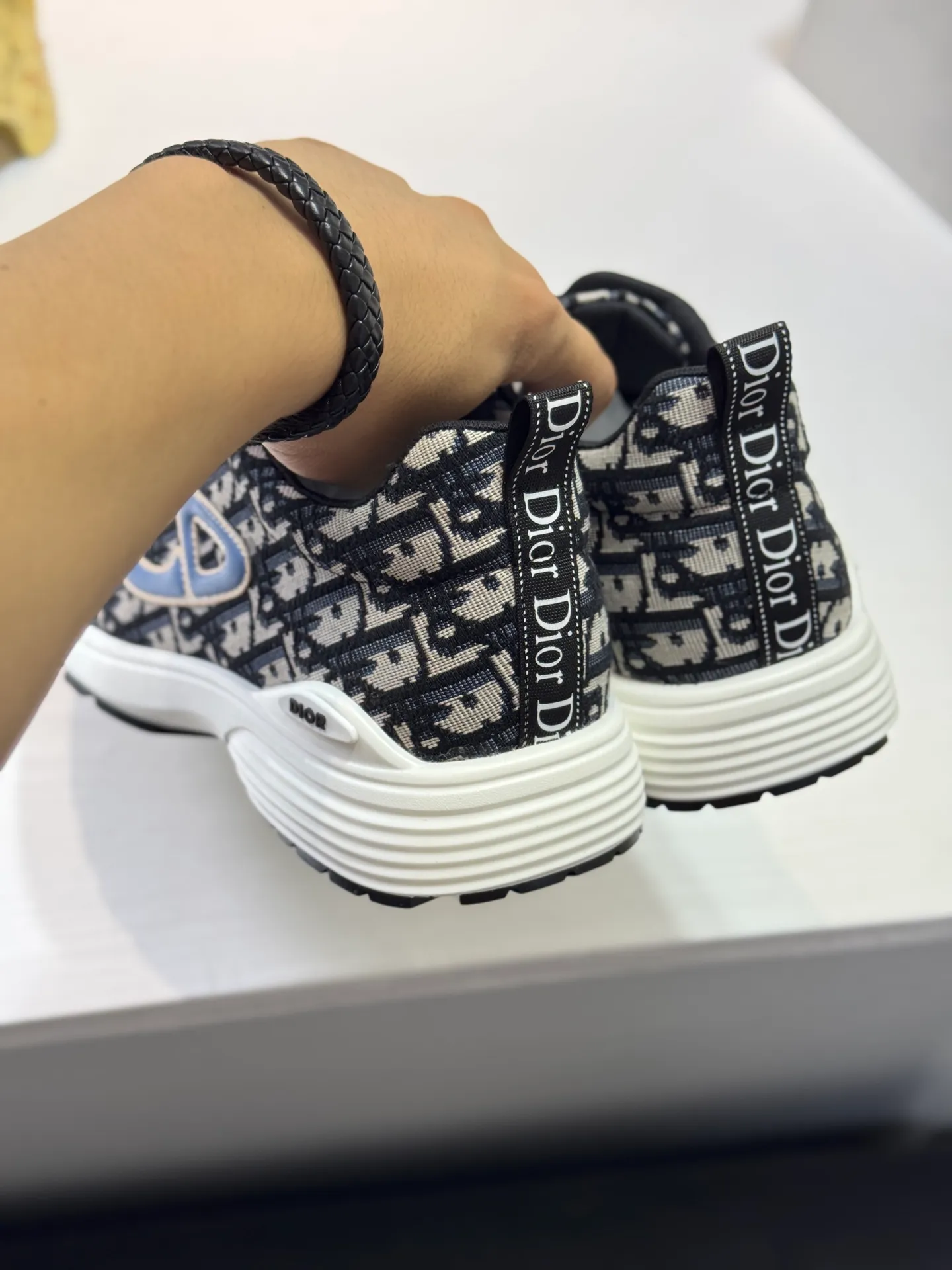Men's shoes 💰420 [New style] 🏵️🏵️Original quality! Dior🔥Christan Dior (Dior) hot style [new style]⚠⚠️Top purchasing agent🔍🔍Men's HK counters are on sale simultaneously. Sole: The original sole is specially provided by the original factory. The exclusive movable molded sole is super comfortable. The original factory follows the order. 🔍🔍The high-quality multi-color splicing design is exquisite and unique, with canvas upper and mesh lining💪Details determine the quality. We only make shoes with care. You can go in and out of the counter at will. Welcome to compare🇮🇹Size: 38-44 (45 customized)